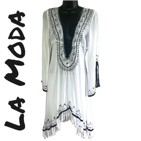 La Moda White/Black Long Sleeve Embroidered Fringed Hem Short Dress/Beach Cover - Picture 2 of 16